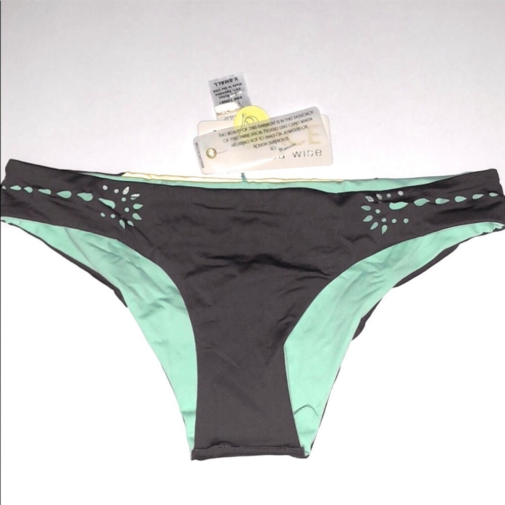L Space Reversible Bikini Bottom nwt
